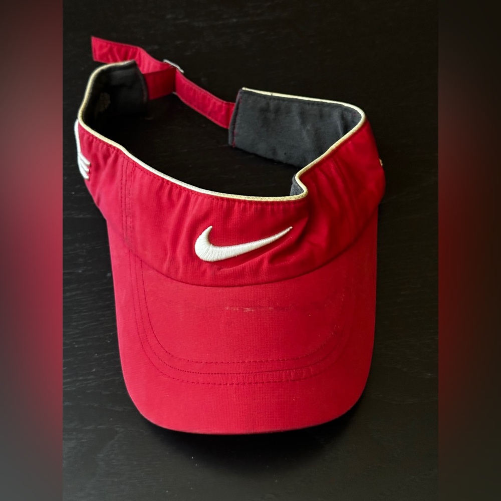 Nike ONE Golf red visor